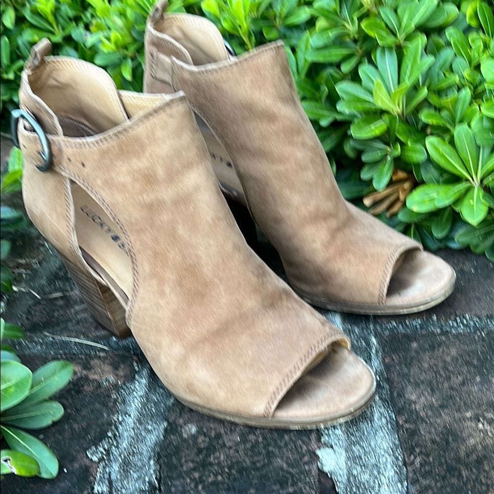 Lucky brand Oona tan boot size 8